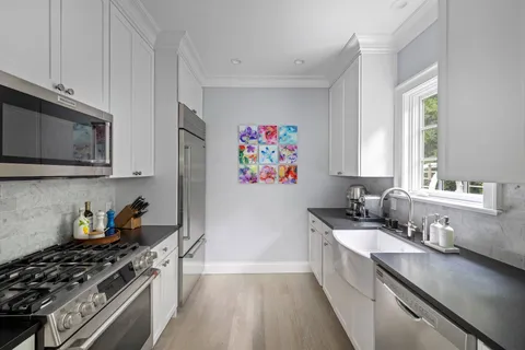 $4,075,000 | 61 Dayton Lane, East Hampton, NY 11937