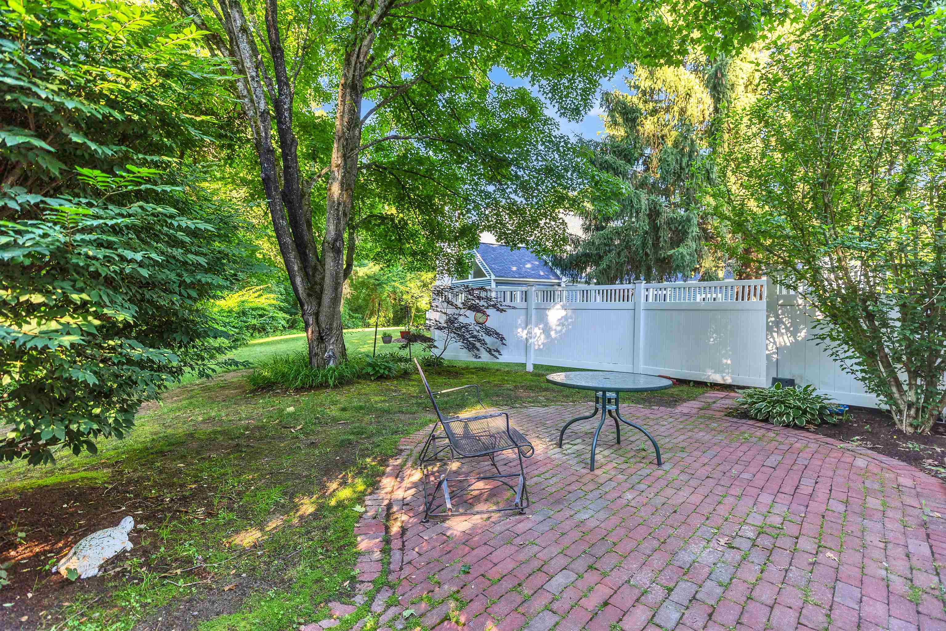 555 Straw Hill Road Manchester, NH 03104 - Photo 7 of 45