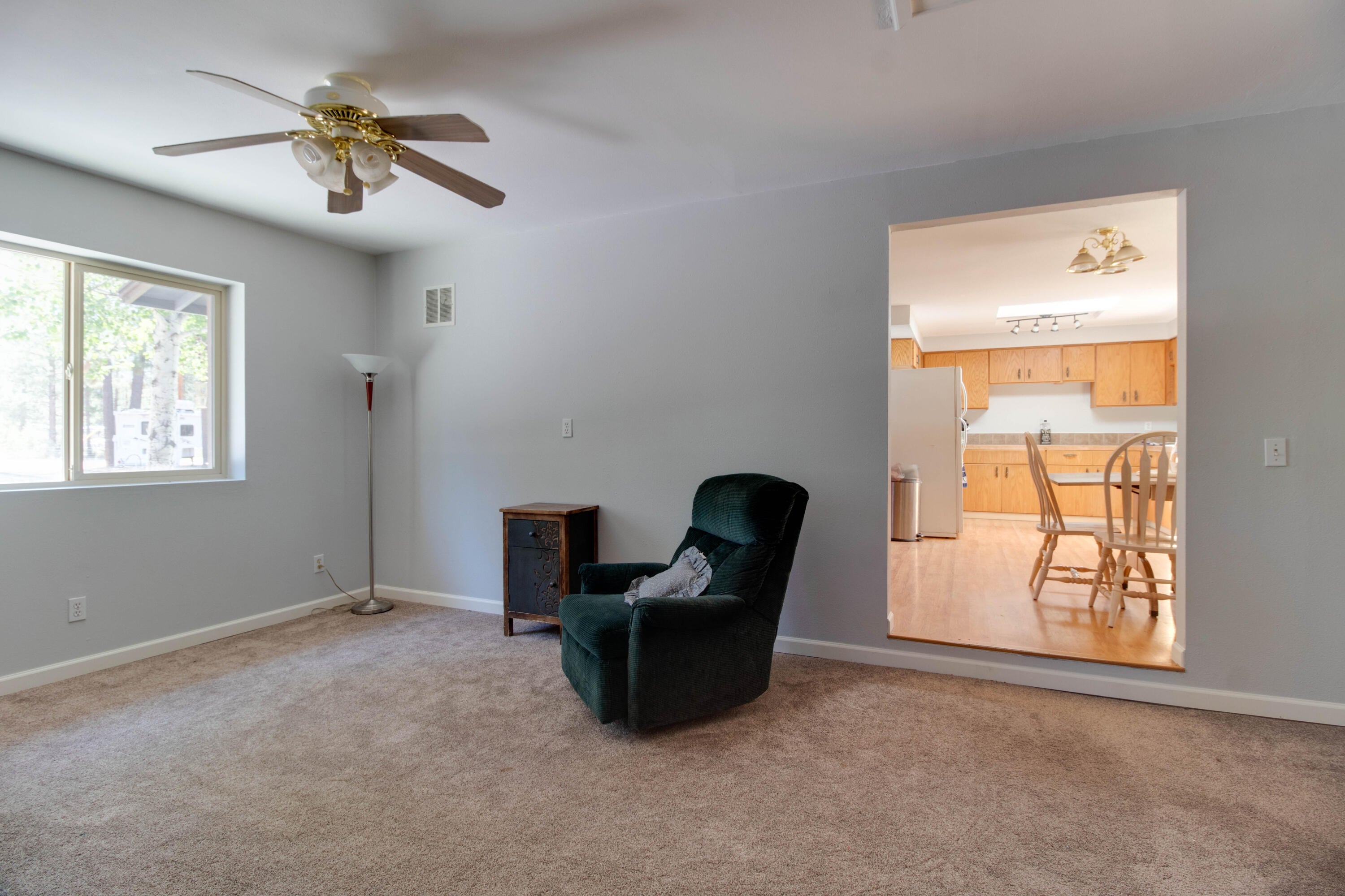 51503 Cedar Road La Pine, OR 97739 - Photo 18 of 42 Family room towards kitchen