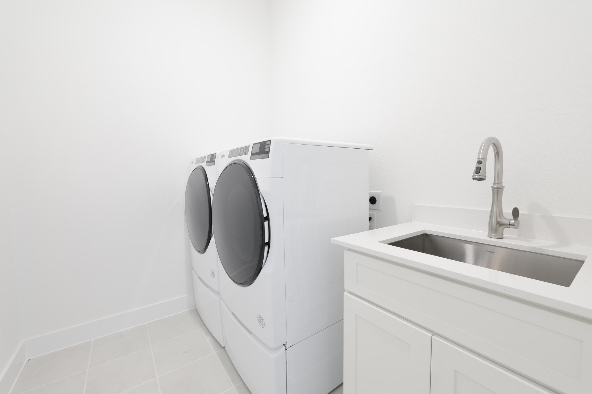 26934 Putnam Bnd Lane Spring, TX 77389 - Photo 19 of 21 a utility room with dryer and washer