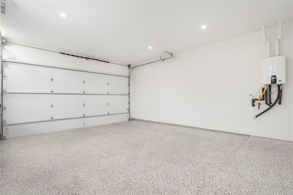 3619 Springbrook Street Dallas, TX 75205 - Photo 34 of 35 a view of a garage