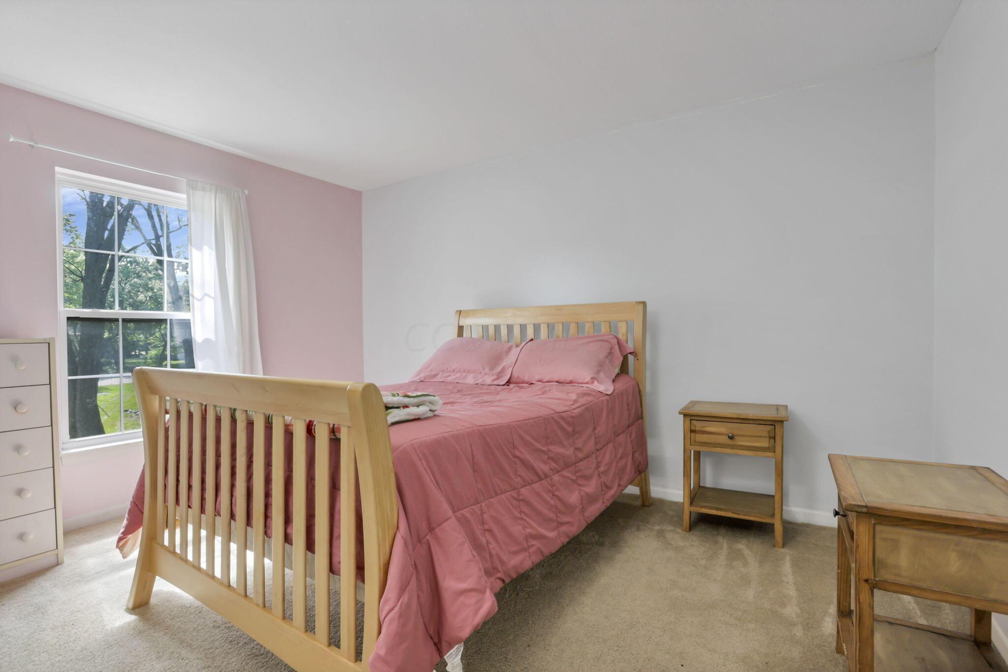 550 Country Club Road Columbus, OH 43213 - Photo 25 of 60 2nd level bedroom #2