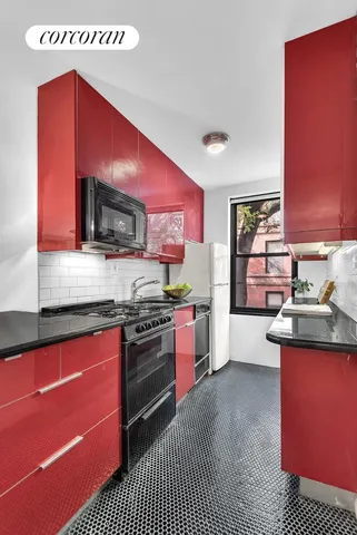 $1,100,000 | 81 Bedford Street, Unit 2A | West Village