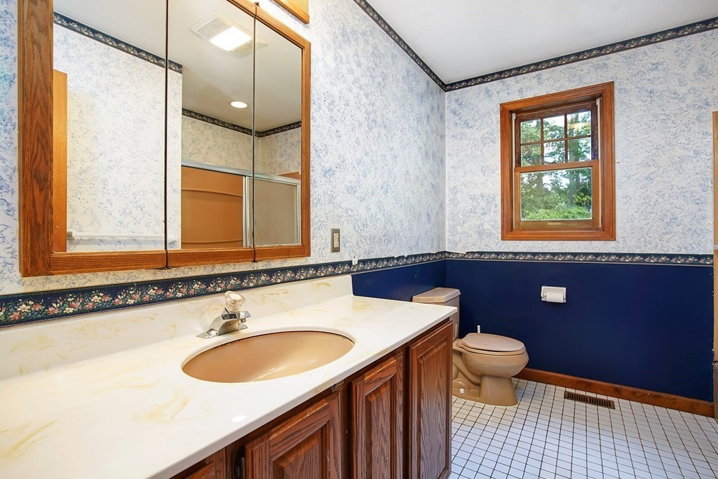 43 Robbins Road Monson, MA 01057 - Photo 13 of 36