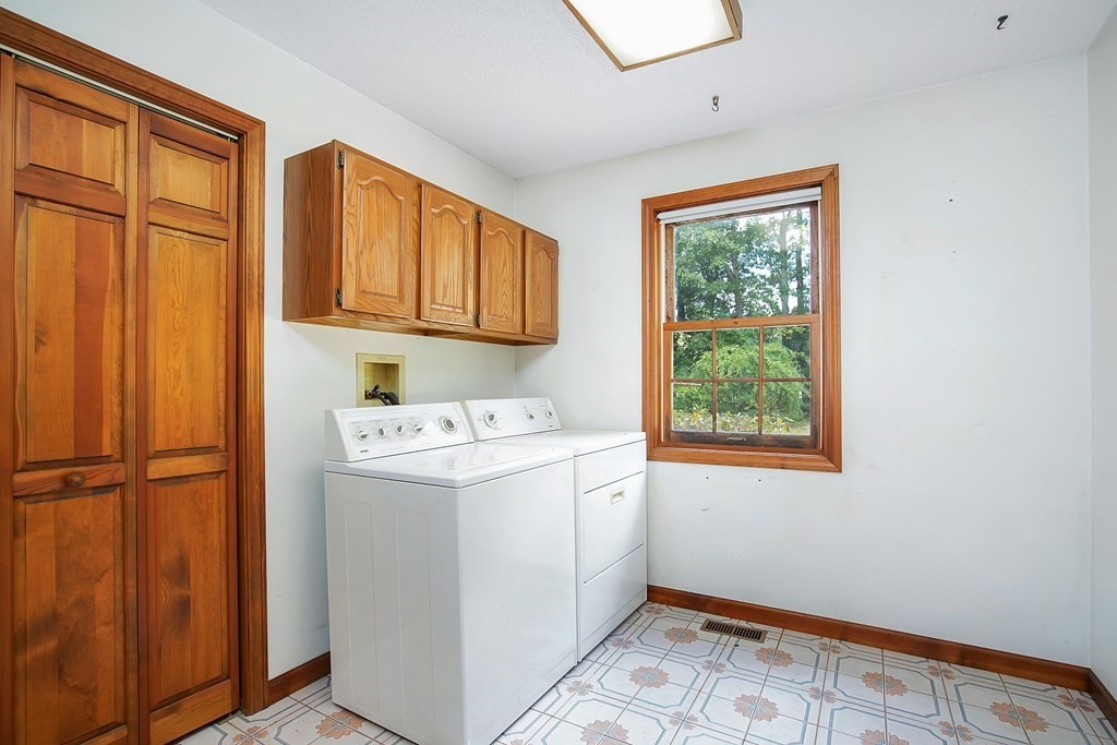 43 Robbins Road Monson, MA 01057 - Photo 14 of 36