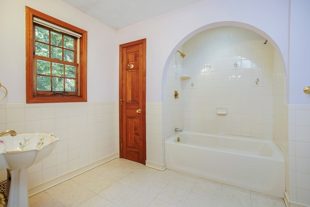 43 Robbins Road Monson, MA 01057 - Photo 26 of 36
