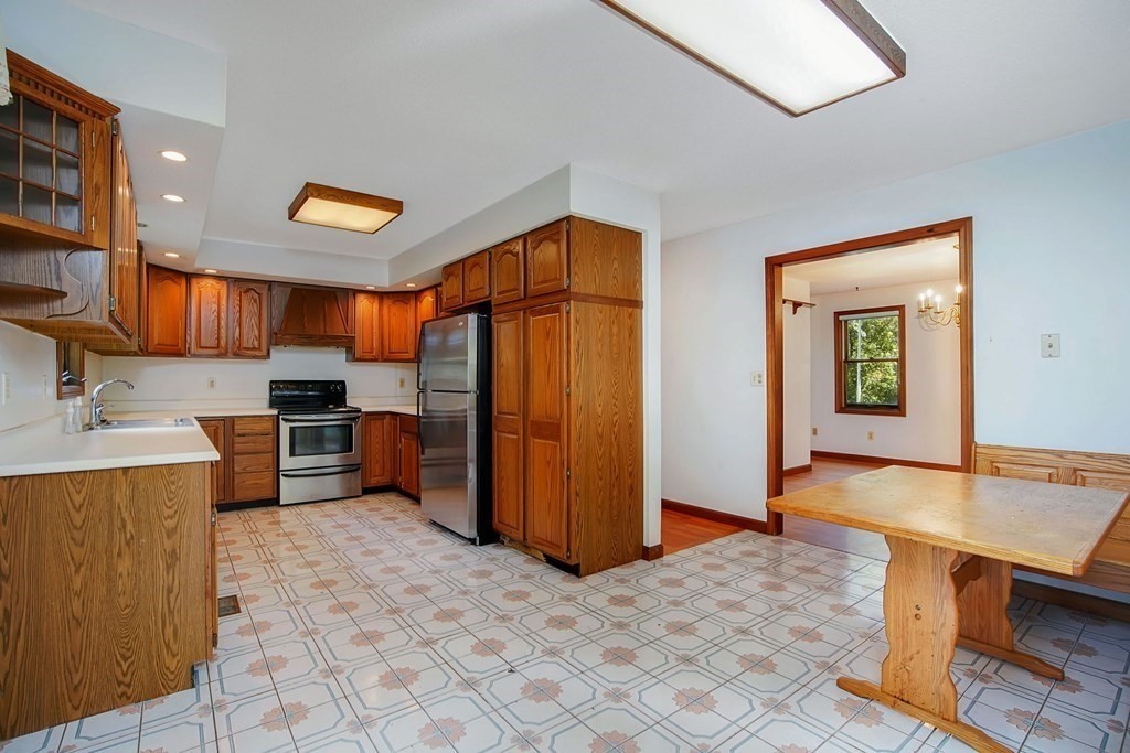 43 Robbins Road Monson, MA 01057 - Photo 9 of 36