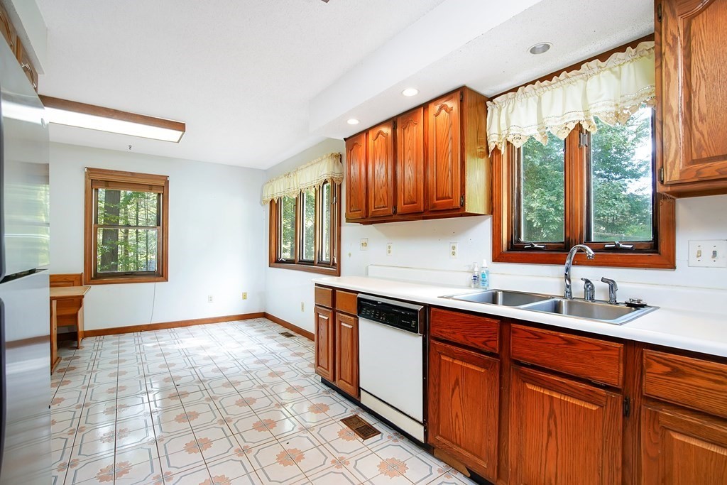 43 Robbins Road Monson, MA 01057 - Photo 10 of 36