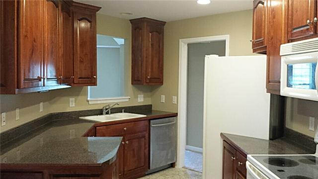 1001 Derryberry Farm Road Columbia, TN 38401 - Photo 7 of 20 All appliances remain with the property