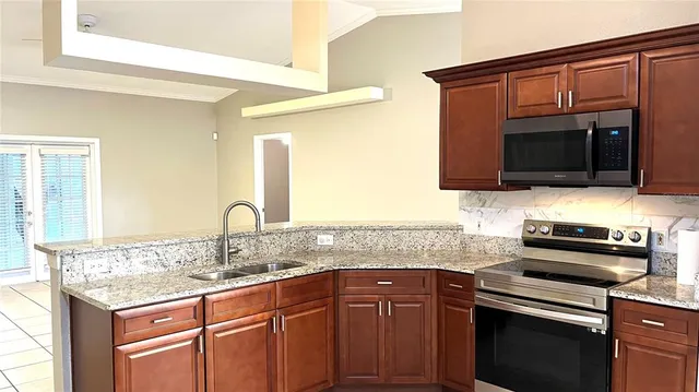 $2,495 | 326 Fox Lake Drive, Lakeland, FL 33809