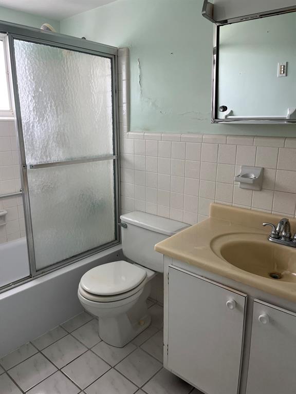 2050 Northeast 39th Street, Unit 312E Lighthouse Point, FL 33064 - Photo 7 of 17 a bathroom with a sink toilet and shower