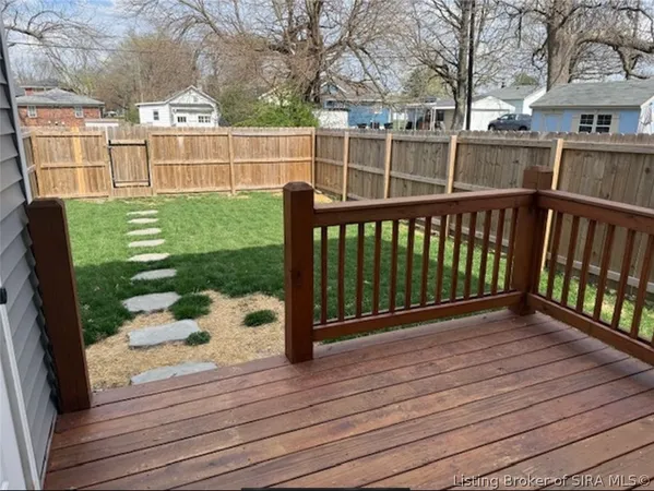 $214,900 | 810 Pratt Street, Unit A, Jeffersonville, IN 47130