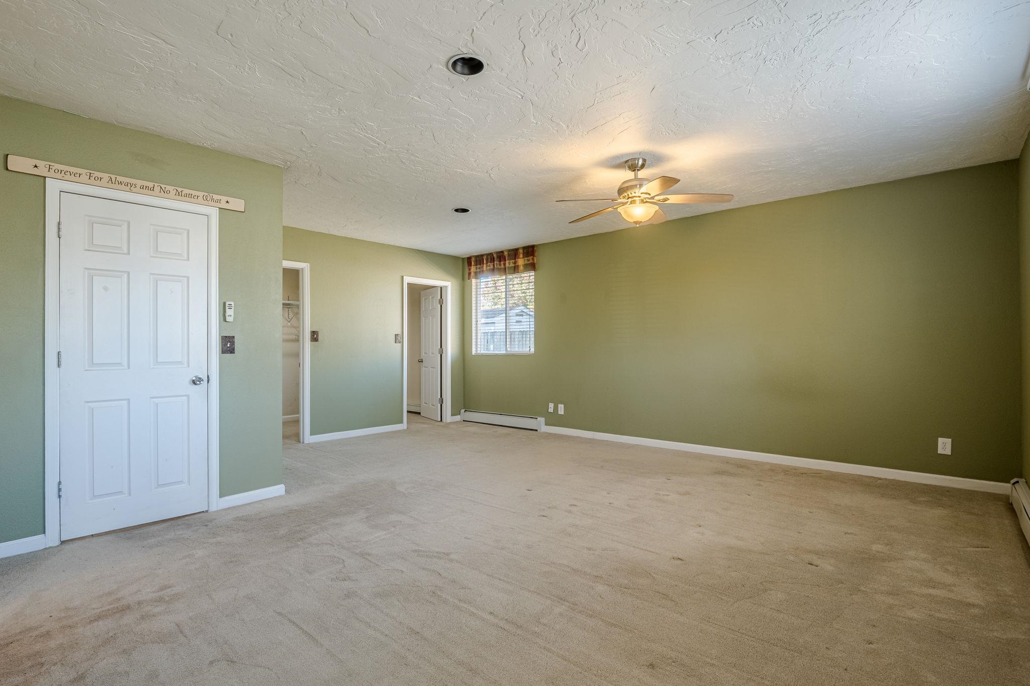 585-29 29 3/8 Road Grand Junction, CO 81504 - Photo 12 of 42 a view of an empty room with a window