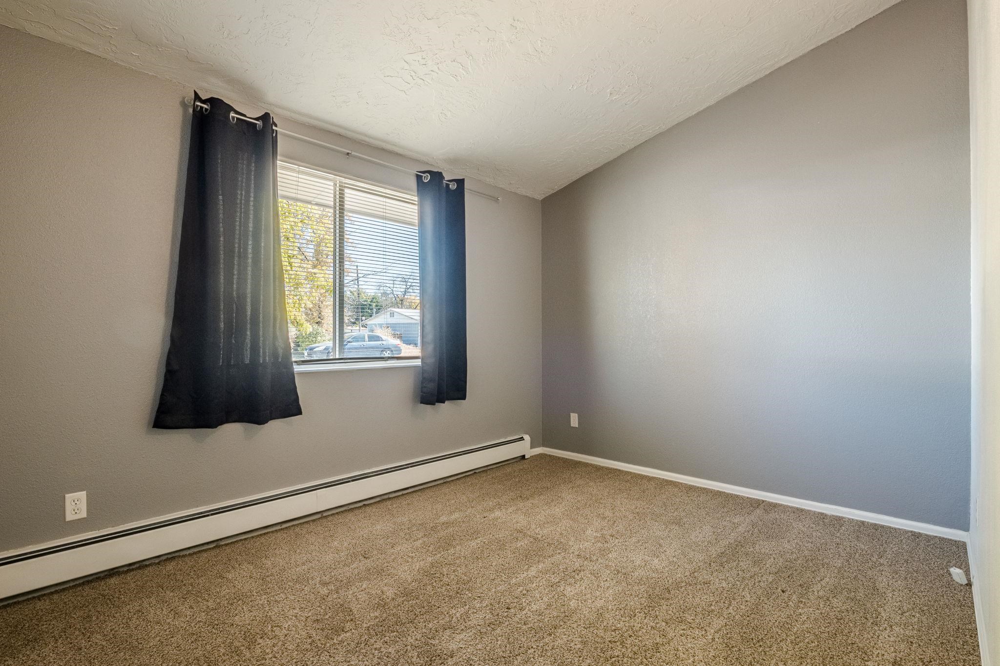 585-29 29 3/8 Road Grand Junction, CO 81504 - Photo 22 of 42 an empty room with windows