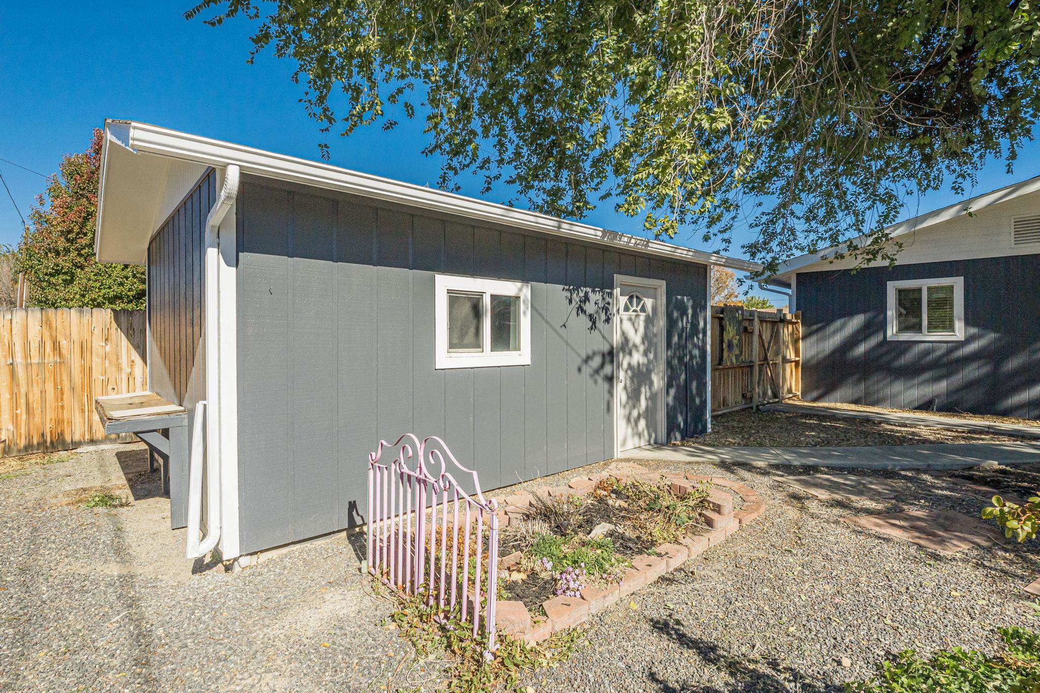 585-29 29 3/8 Road Grand Junction, CO 81504 - Photo 36 of 42 a backyard of a house with seating space
