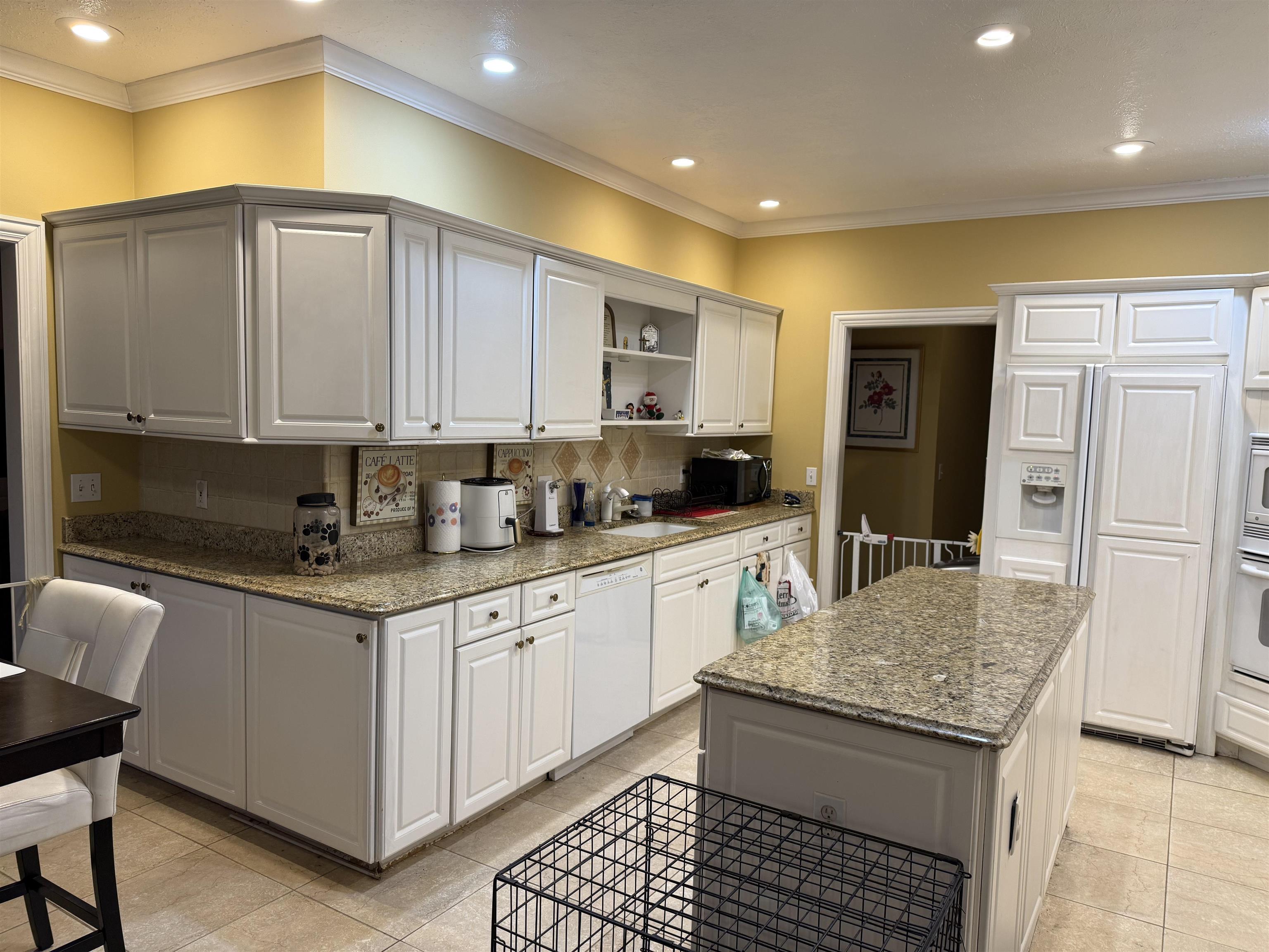 649 Roxbury Road Rockford, IL 61107 - Photo 4 of 30 Gallery Image 4