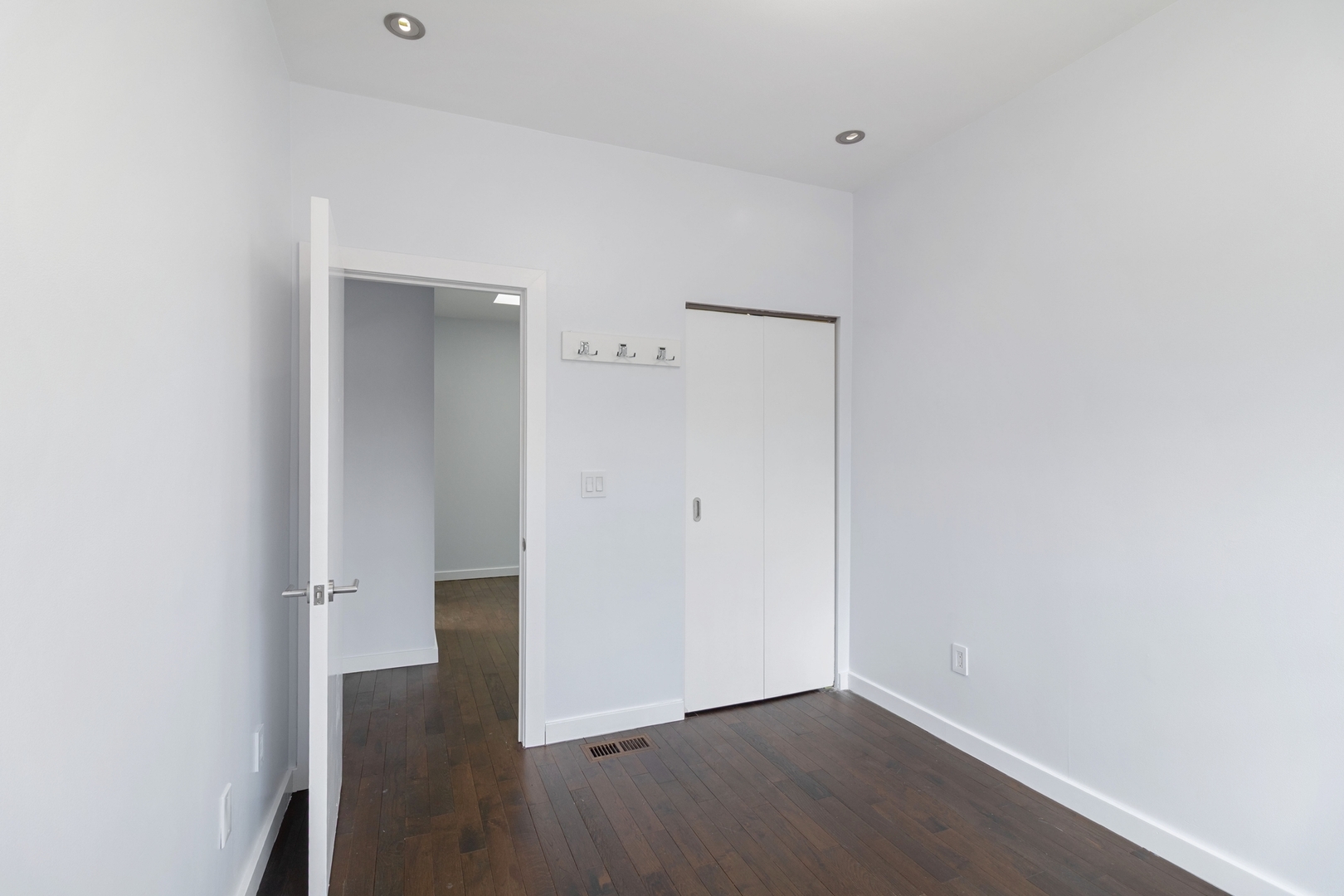 Undisclosed Address Chicago, IL 60607 - Photo 15 of 17 a view of an empty room with wooden floor