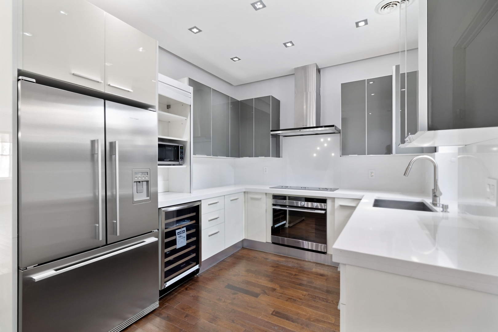 Undisclosed Address Chicago, IL 60607 - Photo 8 of 17 a kitchen with stainless steel appliances granite countertop a refrigerator and a stove
