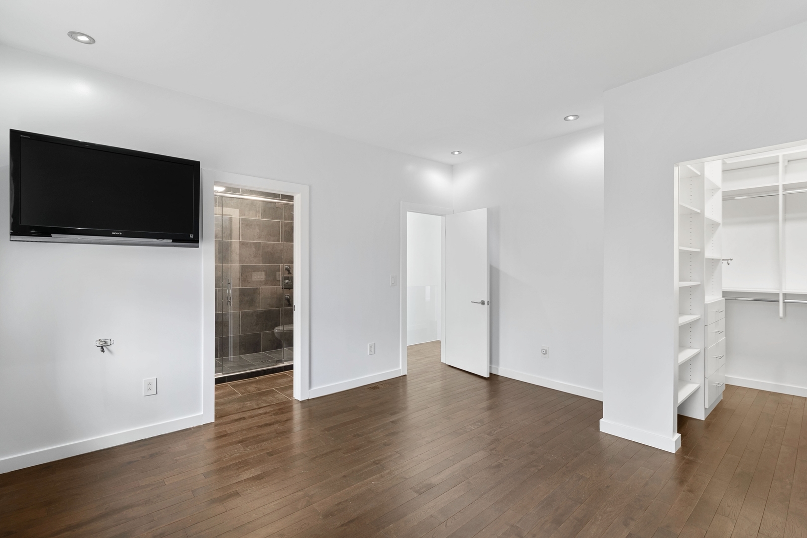 Undisclosed Address Chicago, IL 60607 - Photo 10 of 17 a view of a livingroom with wooden floor