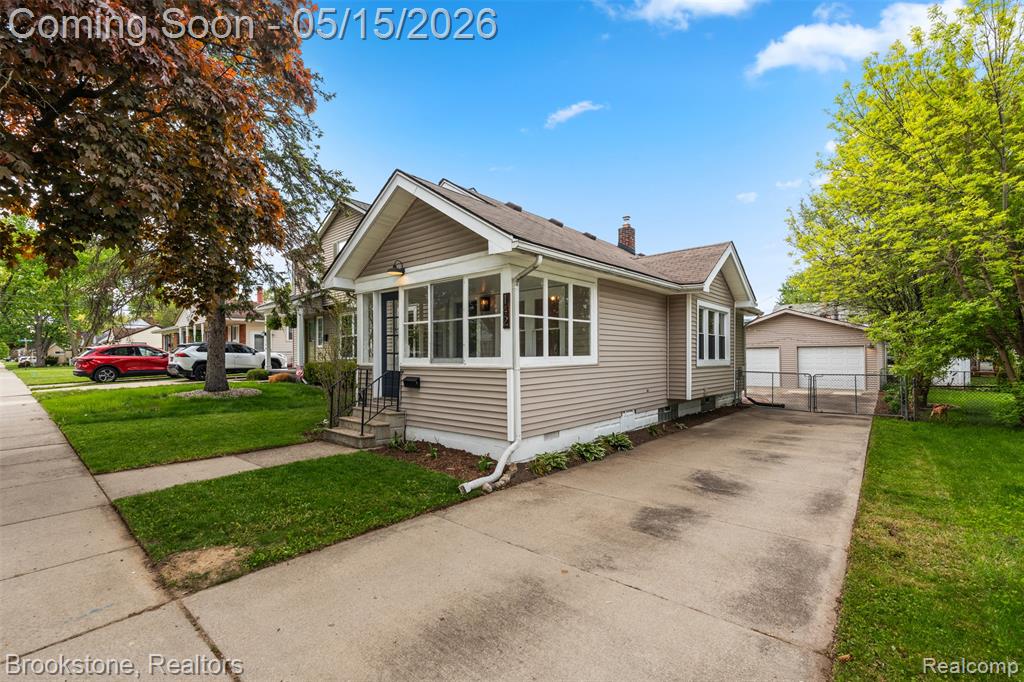 142 Massoit Street Clawson, MI 48017 - Photo 3 of 44
