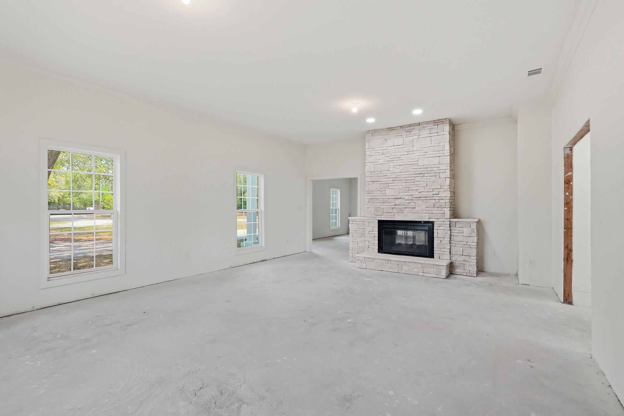 680 Mallet Bayou Road Freeport, FL 32439 - Photo 11 of 76 Living/Sitting Area