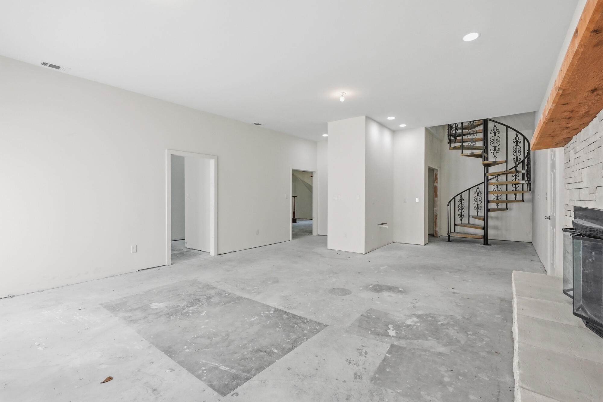 680 Mallet Bayou Road Freeport, FL 32439 - Photo 22 of 76 Family Room