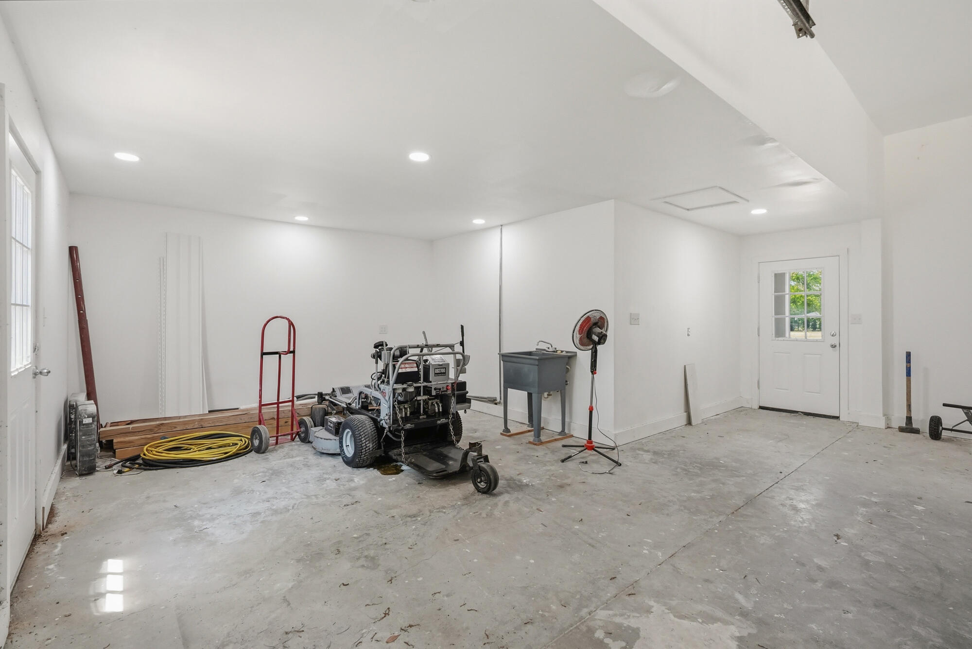 680 Mallet Bayou Road Freeport, FL 32439 - Photo 63 of 76 Garage