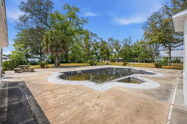 $1,700,000 | 680 Mallet Bayou Road, Freeport, FL 32439
