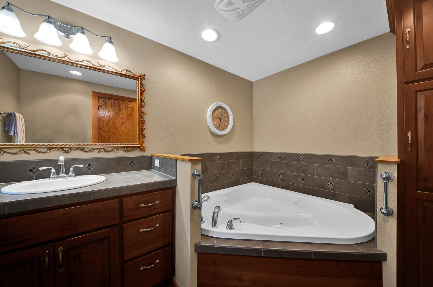 3926 Northwest Lower Village Road Bend, OR 97703 - Photo 16 of 30 16