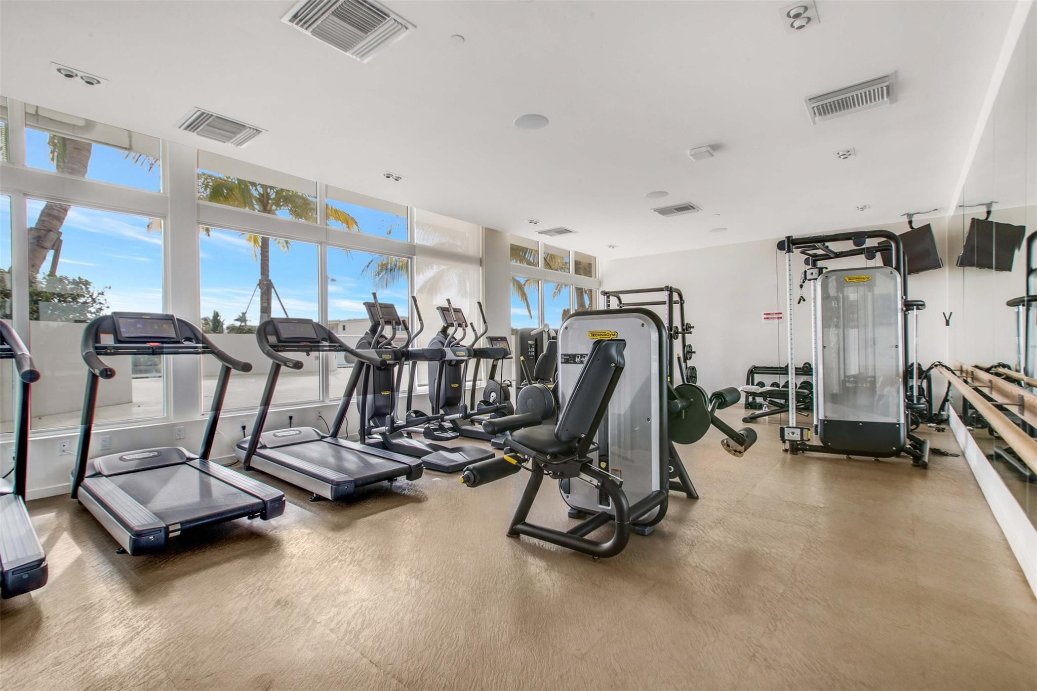 401 North Birch Road, Unit 600 Fort Lauderdale, FL 33304 - Photo 27 of 47 a view of a room with gym equipment