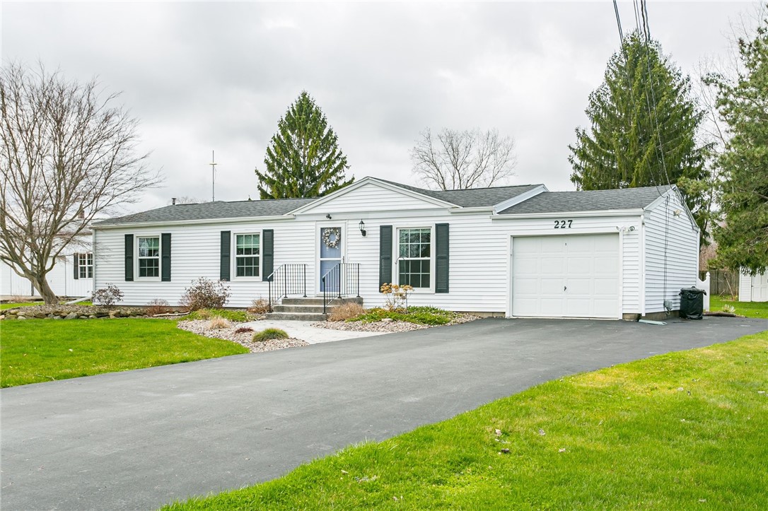 227 Lighthouse Road Parma, NY 14468 - Photo 4 of 46