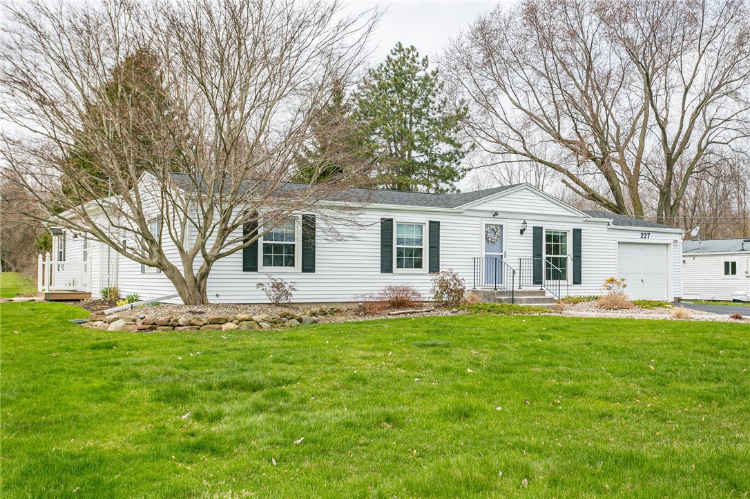 227 Lighthouse Road Parma, NY 14468 - Photo 5 of 46