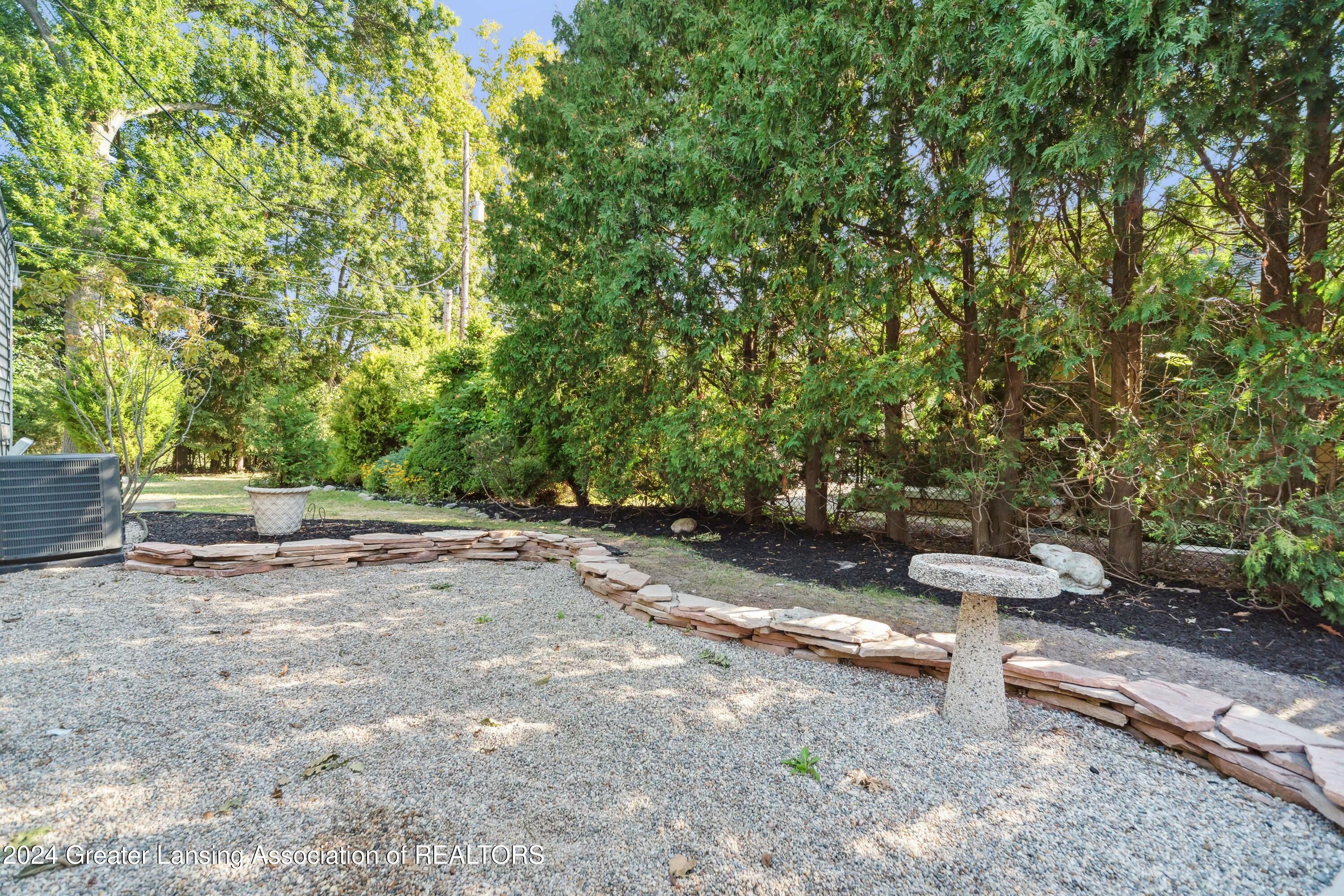 2826 North Cambridge Road Lansing, MI 48911 - Photo 29 of 33 tempImagefiYggj