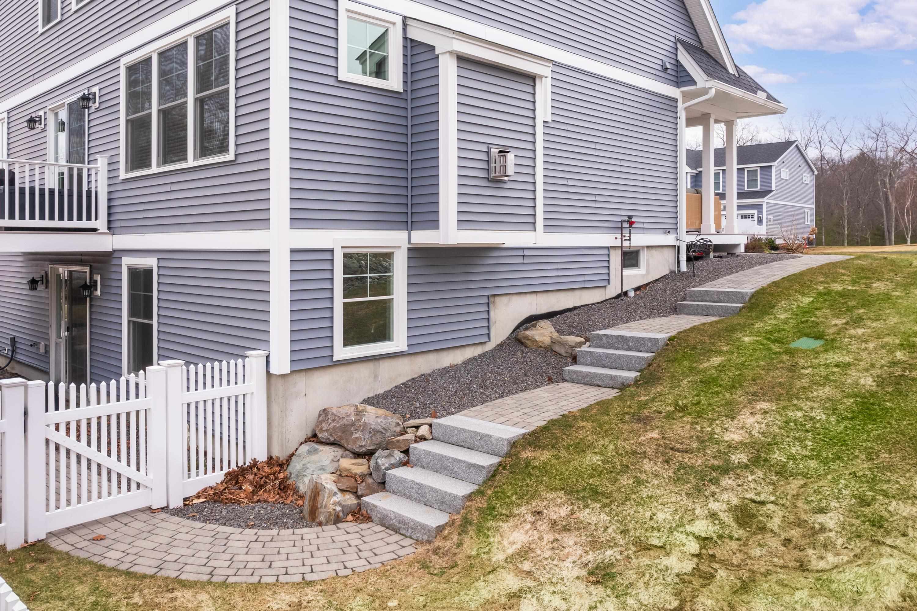 13 Clover Lane Londonderry, NH 03053 - Photo 31 of 32