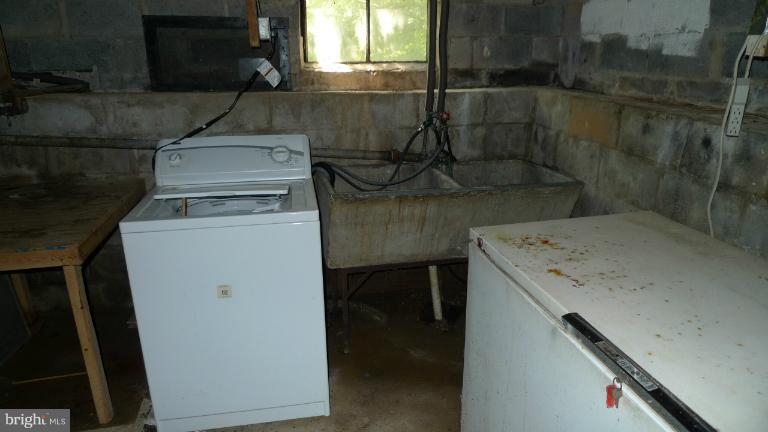 2707 Paper Mill Road Phoenix, MD 21131 - Photo 13 of 16 Laundry Area