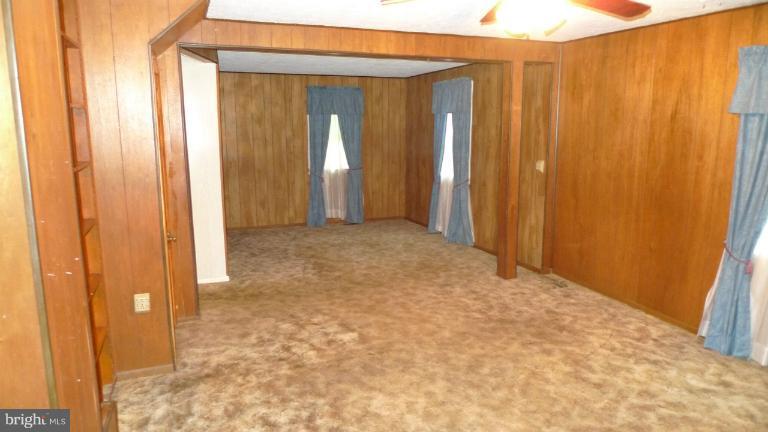 2707 Paper Mill Road Phoenix, MD 21131 - Photo 3 of 16 Living Room