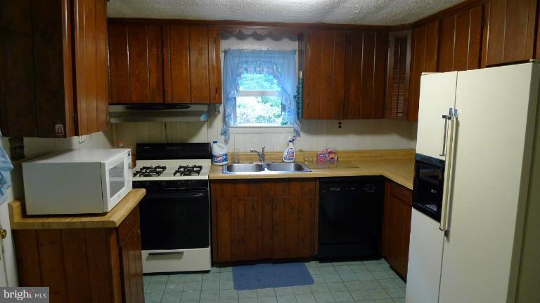 2707 Paper Mill Road Phoenix, MD 21131 - Photo 7 of 16 Kitchen