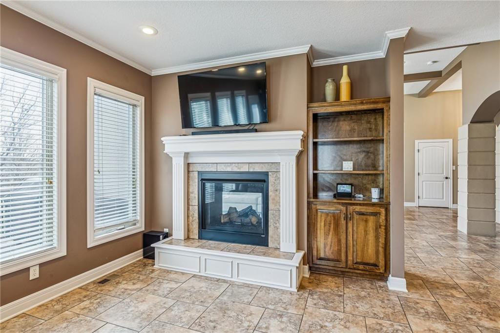 4481 Southwest Raintree Shore Drive Lee's Summit, MO 64082 - Photo 13 of 48