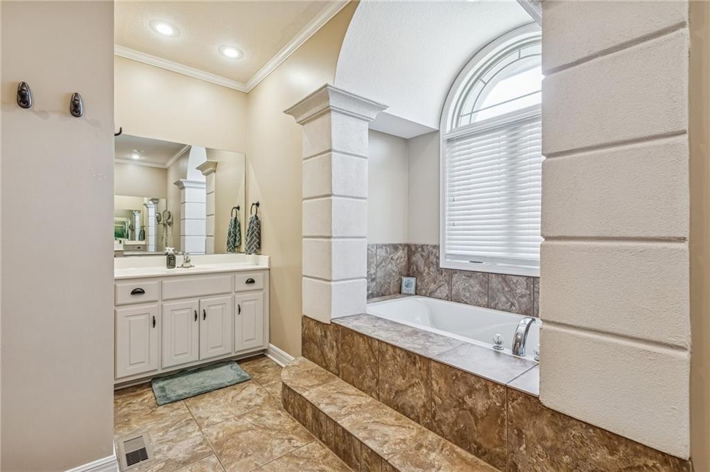 4481 Southwest Raintree Shore Drive Lee's Summit, MO 64082 - Photo 24 of 48