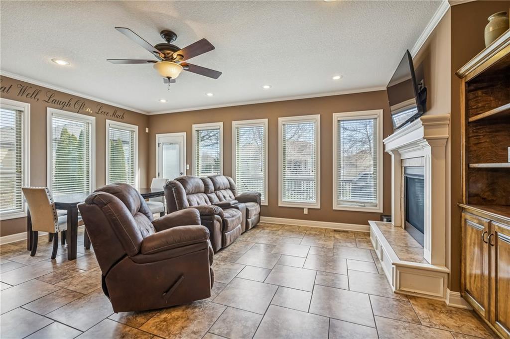 4481 Southwest Raintree Shore Drive Lee's Summit, MO 64082 - Photo 10 of 48