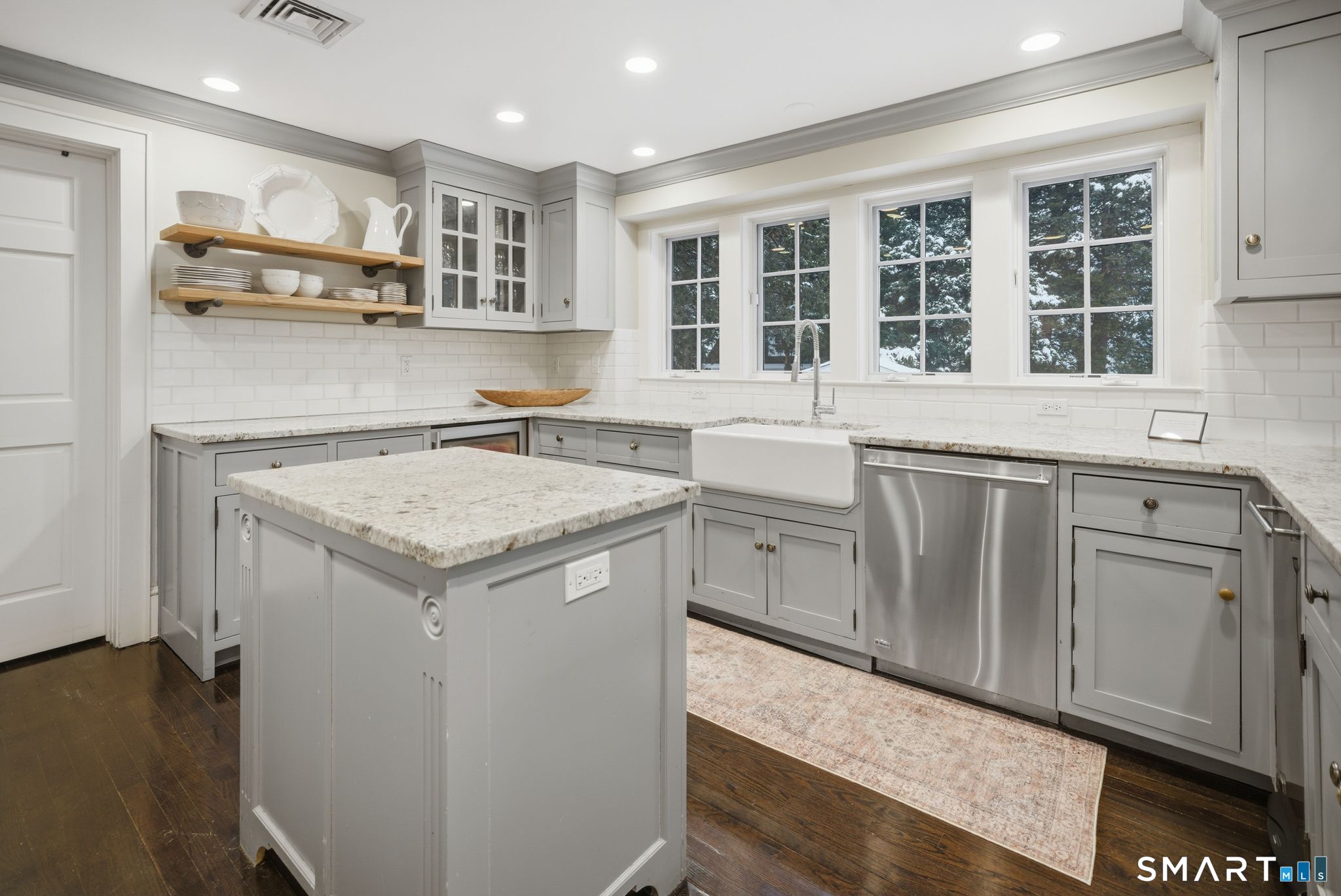 115 Fern Street Fairfield, CT 06824 - Photo 5 of 33