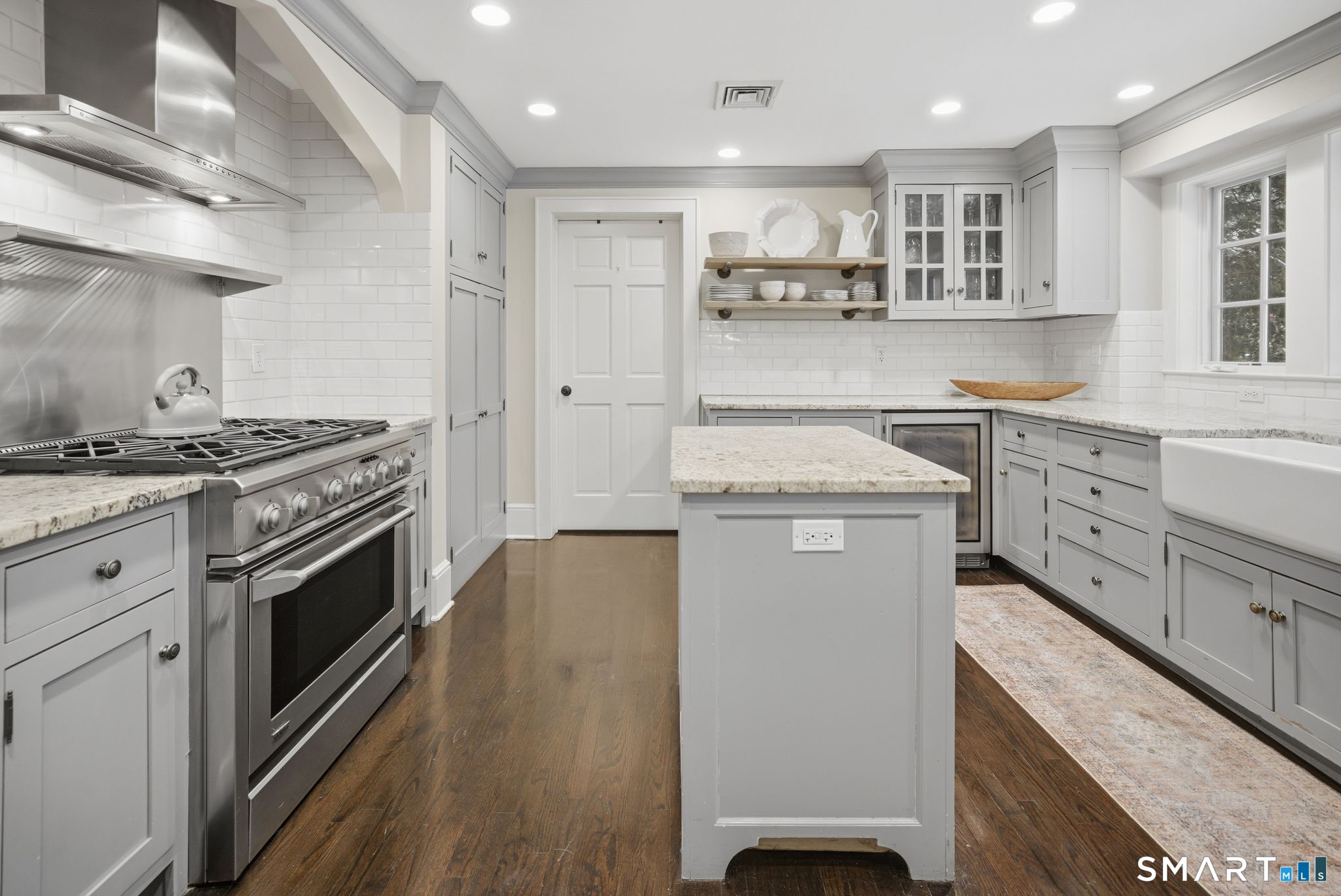 115 Fern Street Fairfield, CT 06824 - Photo 7 of 33