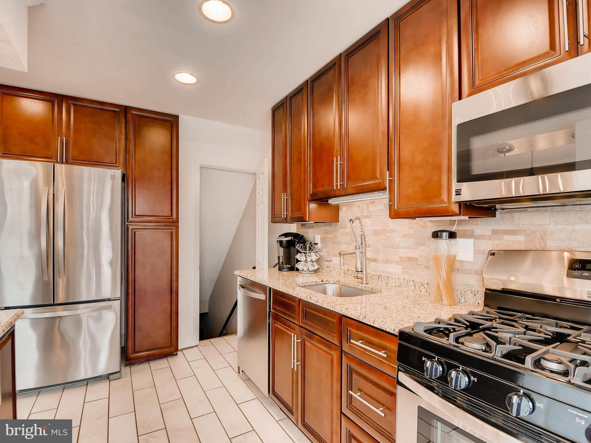 1914 Barry Road Baltimore, MD 21222 - Photo 9 of 28 Granite Counters