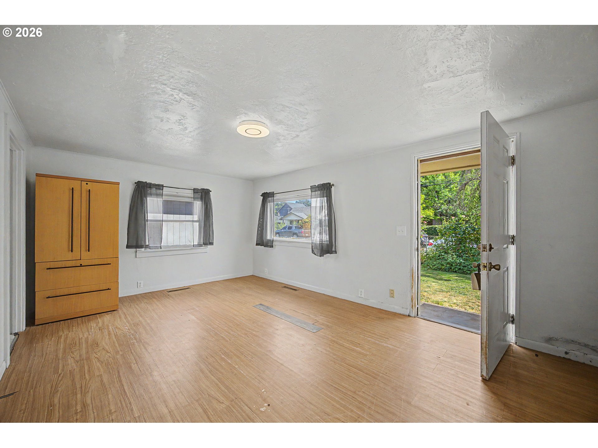 7441 Southeast Rural Street Portland, OR 97206 - Photo 10 of 47 Living Room