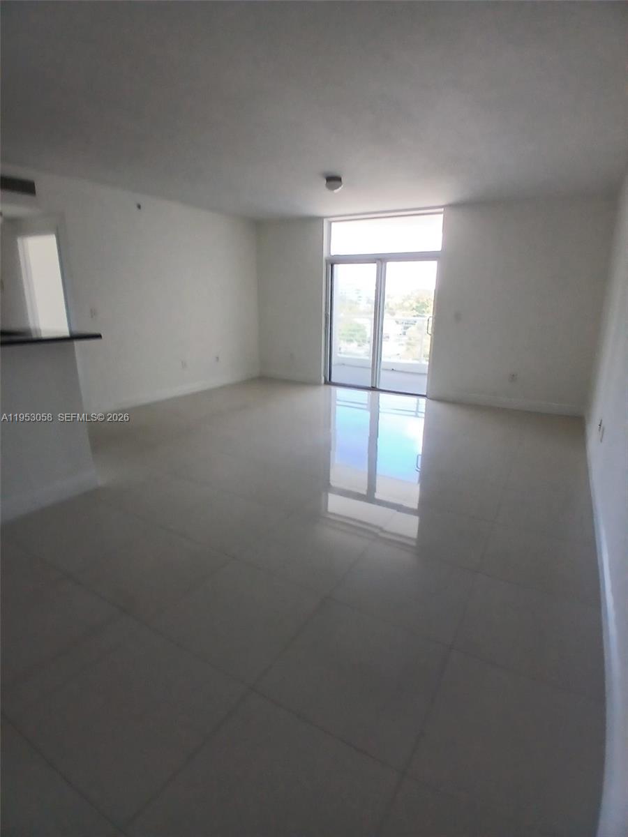 425 Northeast 30th Street, Unit 202 Miami, FL 33137 - Photo 11 of 11 an empty room with a window