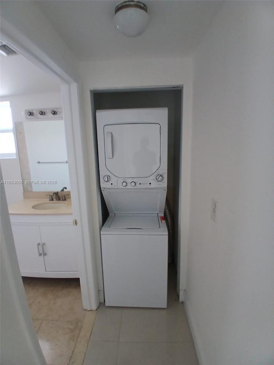 425 Northeast 30th Street, Unit 202 Miami, FL 33137 - Photo 6 of 11 a utility room with dryer and washer