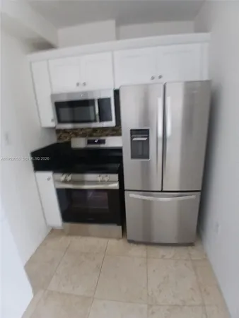 $2,300 | 425 Northeast 30th Street, Unit 203, Miami, FL 33137