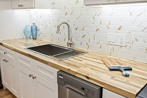 a close view of sink and tap