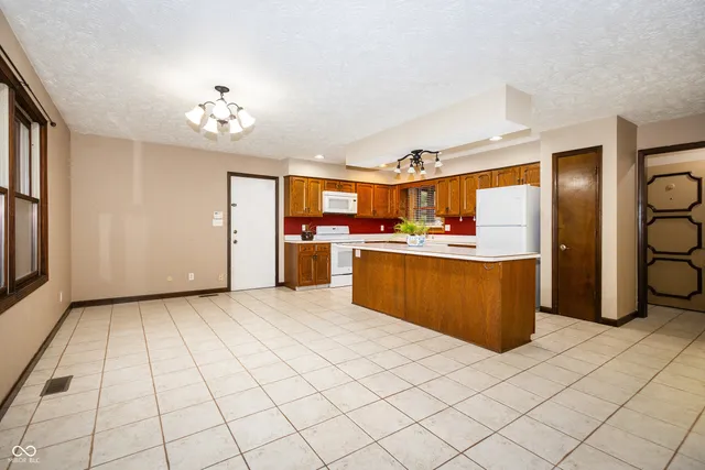 $339,900 | 7942 Continental Drive, Mooresville, IN 46158