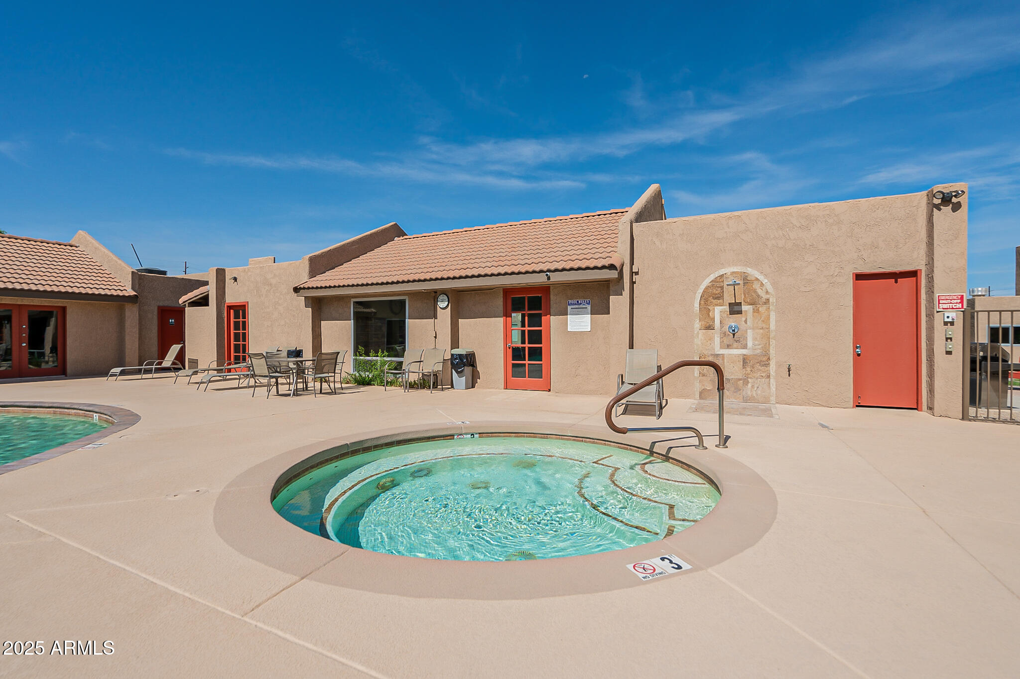 5525 East Thomas Road, Unit N5 Phoenix, AZ 85018 - Photo 26 of 27 a table and chairs in a patio